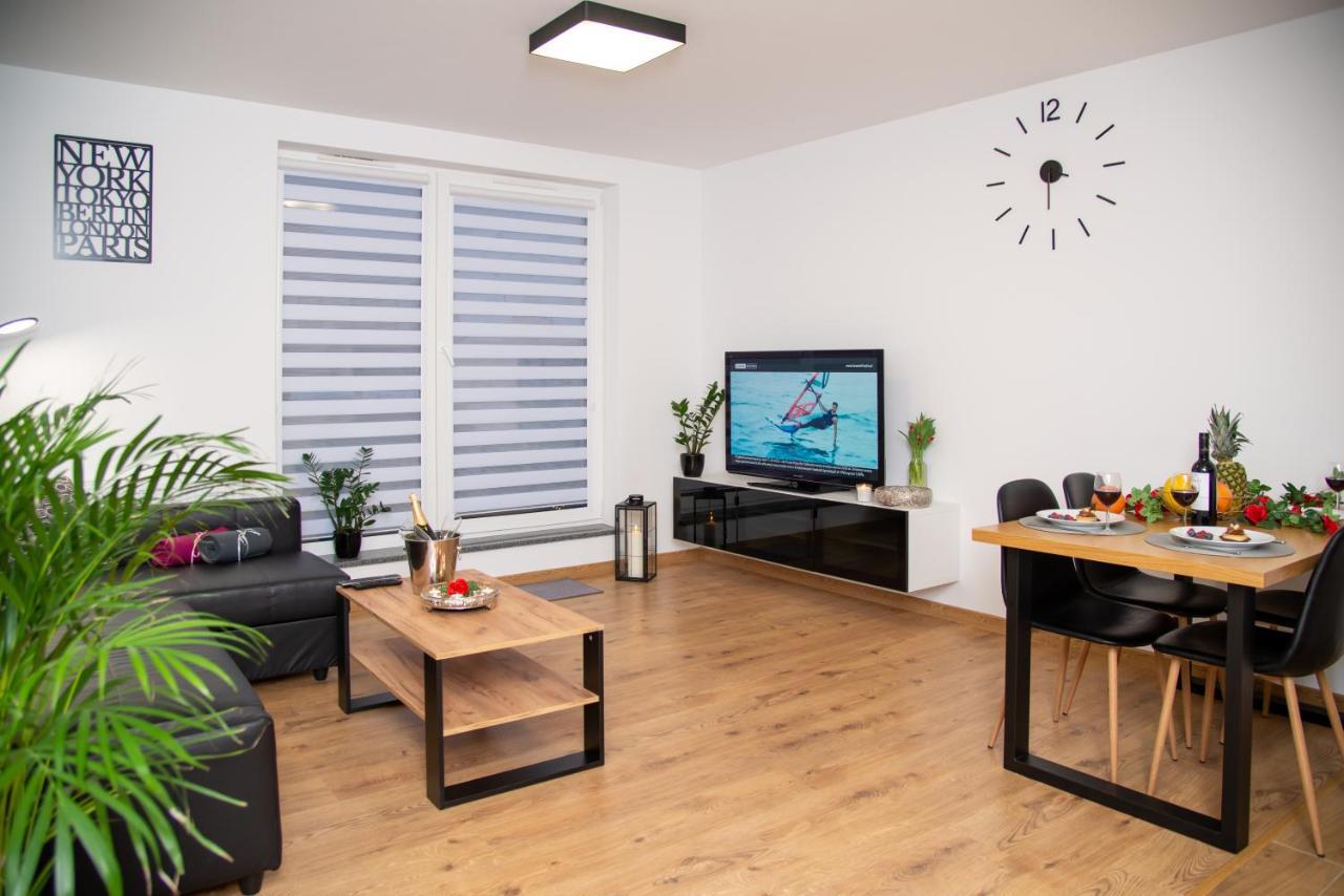Maya'S Flats & Resorts 49 - Spacious 3 Rooms Apartment In Szafarnia Γκντανσκ Εξωτερικό φωτογραφία